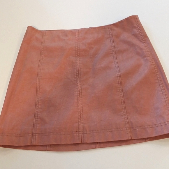 Free people dusty pink micro mini skirt lined  faux leather with zipper - Picture 1 of 9